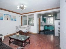 正规商品房 送大花园 南向采光好 装修好 交通便利 购物方便