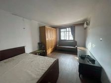 总高四楼的小洋房 一梯两户 送15平方露台,空关 随时可看!