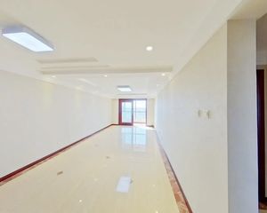 总监推荐 房子未住过相当于一手新房 高楼层,首付170万