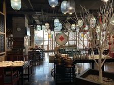 六里桥临街餐饮商业大门头有燃气直租业态不限