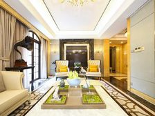 边套,有200平以上的大花园,精装修,保养很好