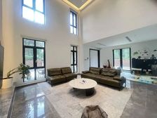 置换急抛!次新联排大边套(600平大花园)双车位 拎包住