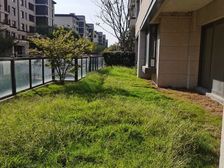 海晏府 东边临河,东边套 一层一户 带东边南边花园,纯毛坯