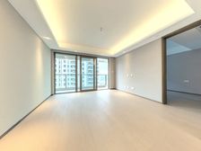 未入住,中高楼层,有车位 一梯一户,全天采光朝南13.5米宽