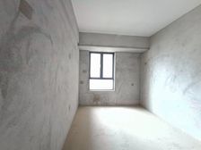 中高楼层 南北对流户型 带有入户花园可做四房 小区环境绿化好