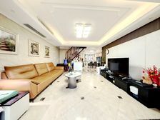 顶楼带阁楼 实得面积多 小区好位置 采光视野好 顶楼带阁楼