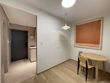 豪华装修,付定金可交房,业主离沪售,带固定车位,随时看房。