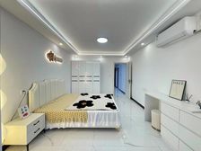 精装一居室,位置好,带7平花园,带固定车位,房东诚意出售!