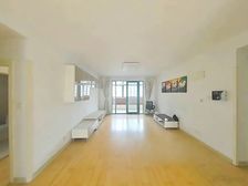 绿地崴廉公寓 3室2厅2卫 精装修 700万元