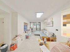 南北通透两房,精装满五,位置安静,前后无遮挡。诚意出售