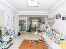 精装修,3室2厅南北直通,全明户型,小区花园位置,前后无遮挡