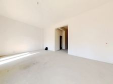 带大院子! 全新毛坯 !业主诚售!带大院子看房有钥匙