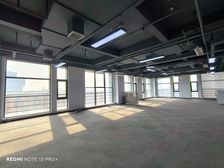 云轨旁软件新城,45含税,正对电梯,三面采光,动力电定制装修