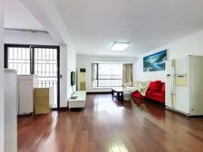 天地风景超级宽敞的大客厅加上赠送的入户花园和大阳台住家非常好