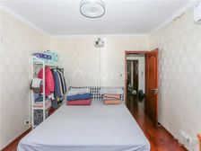 地鉄口,精装修业主自住小两房,月租5000元,可还贷!