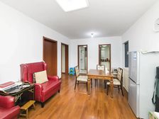 此房为中上楼层,视野开阔,南靠繁花,配套齐全