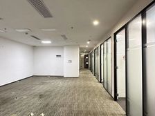 东风西康王路东方金融700方带装修 租金65元方正即看即用