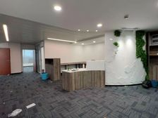 东方金融大厦180方精装4房 租金便宜 可租外国籍 已装分体