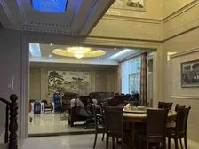 三正半山独栋大别墅,位置好坐南朝北 带300平大花园