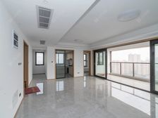 低楼层 2楼 欢迎预约看房 桃花院子 4室2厅 精装修