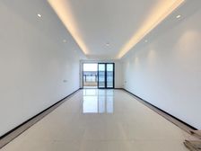 央企地产开发 次新小区 客厅落地窗 精装小高层