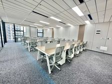 龙光玖钻300平特价80 精装办公室出租,欢迎来电!