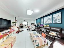 精装40万五年全送,南北通透,带固定车位,中心位置三不靠