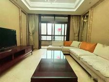 07年板式南北通两房,带产权车位,两梯两户,地铁口,全天采光