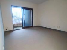 龙湖品质洋房南北通透采光好,顶跃带露台和屋顶花园,实得面积大