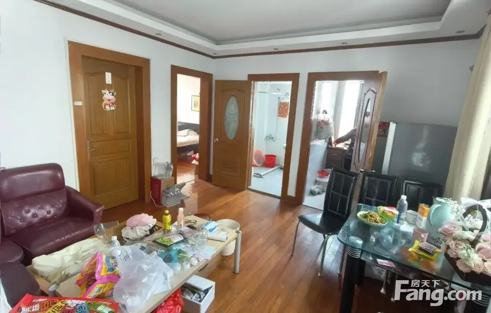 老闵行地铁5号线 闵行站！鹤庆电梯房2房 ！精装修！