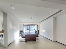 单价2.8北龙湖精装洋房)中央位置中层不临街 急售无杂税