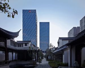 主城区生态湖景南二环路甲级写字楼