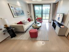 上三中!上三中!自带商铺 五星酒店,3卫格局。现叫城镇!国企