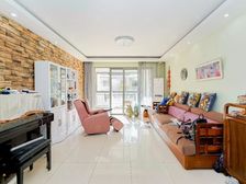 连城苑 大三房 有车位 医疗配套成熟 正规商品房 正南朝向