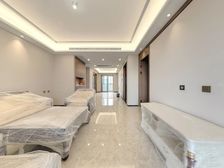 花语江南四期:四开间朝南.精装三大件,全新未住过人.有车位。