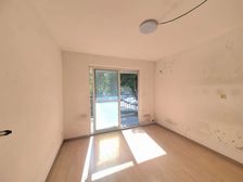 业主已看中新房 急着腾房卡 诚心出售 有钥匙 随时看 采光好