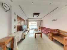 万光福园精装修三居室,中间楼层,实木家具