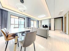 共耀华庭:小区中间位置.横厅4室,家具家电全留.可拎包入住。