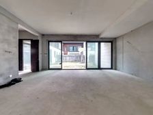 深圳知名豪宅区实用近千平的合院别墅,前后花园,全新毛坯未住