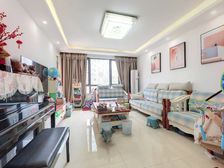 2013年房龄 小区正中间位置 精装修满五年 急售