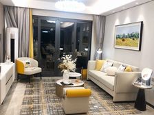 急售!地铁口旁,全新装修未入住,南北对流,带大阳台