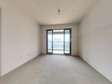 地铁口 四叶草户型 清水毛坯 随时可交房 采光好,楼层视野佳