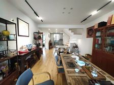 上下三层,送一层储物间,外加露台和阳光房