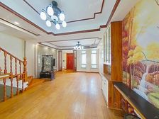 御江山全新装修联排中间户 南北花园 双车库 空调地暖拎包入住