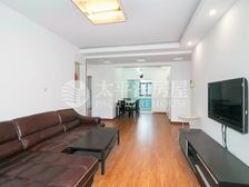 电梯三房 带地产车位 看房方便 小区中心位置 临别墅区