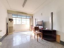 小区临河位置 七中书包 地铁站800米 本房是现浇房 随时看