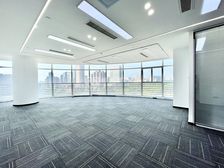 南城CBD地铁口,UCC旁全新精装办公室,设备齐全拎包可办公