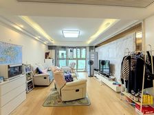 永新城新出,南北通,好位置 正对小区花园 满五年,有产权车位