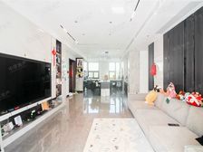 业主自推 装修花了80万 开放式厨房 看房都方便 有车位