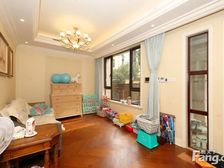 川沙地铁口 (新出大边套 带大花园)( 必看好房)